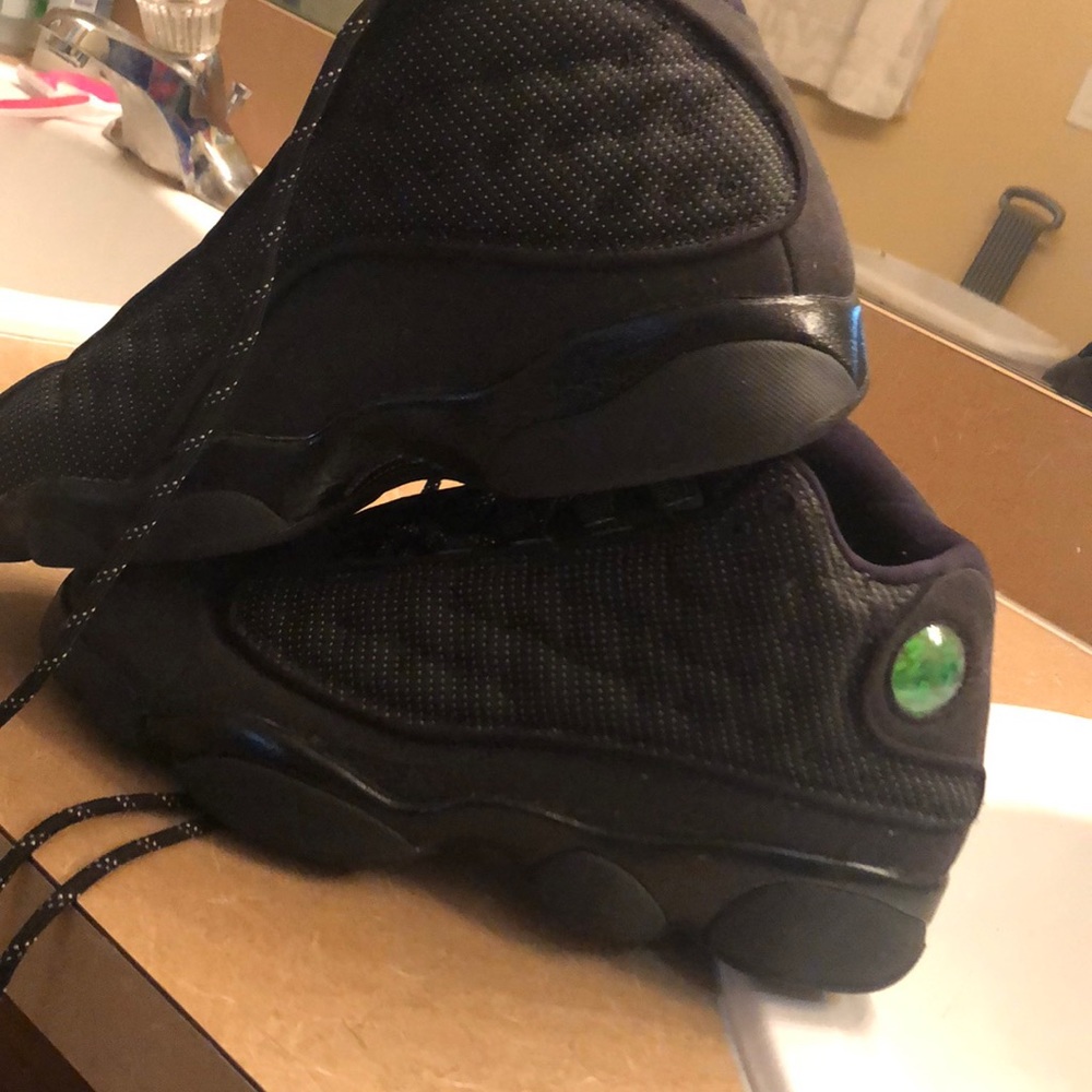 No soles only wore them once. Jordan’s deadstock